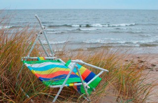 broken-beach-chair-flickr-camillac-400w