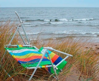 broken-beach-chair-flickr-camillac-400w